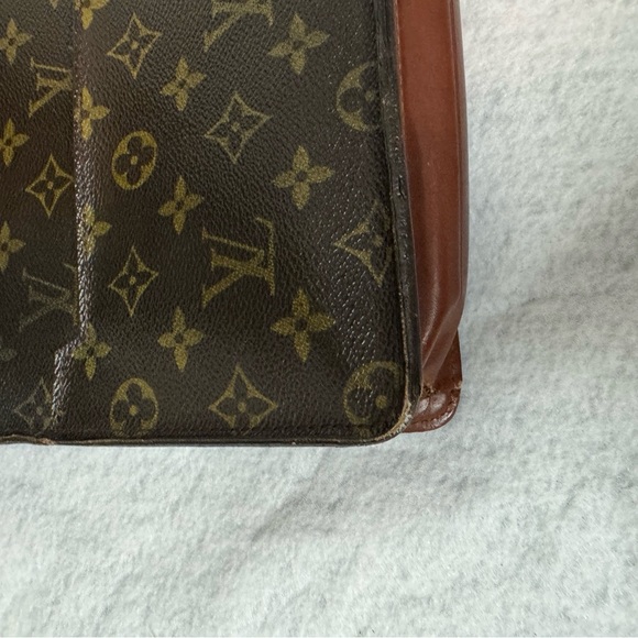 Authentic Louis Vuitton pochette homme